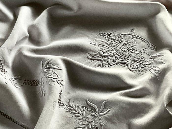 Vroeg 20e eeuws linnen beddengoed met initialen C.H. -, Antiek en Kunst, Antiek | Meubels | Stoelen en Sofa's