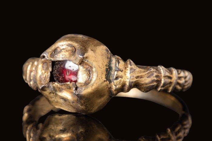 Middeleeuws Zilveren vergulden ring met rode granaat, Antiek en Kunst, Antiek | Overige Antiek