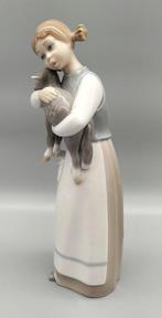 Lladró - Statuette, Meisje met lammetje - 22 cm - Porcelaine