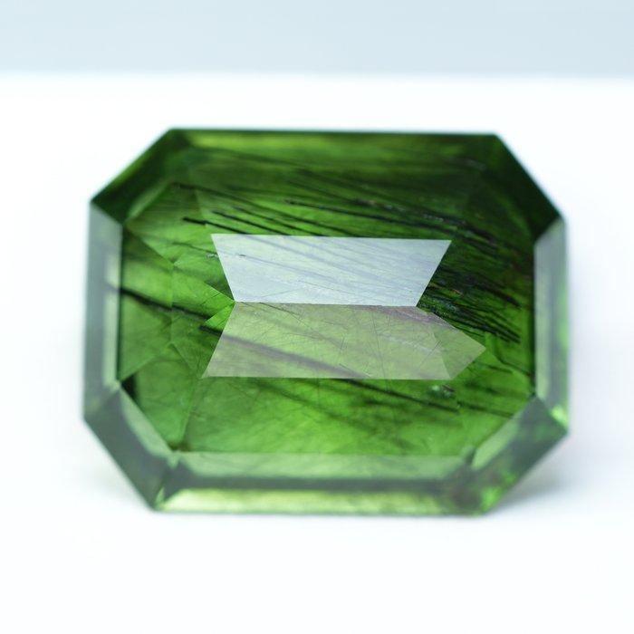 1 pcs Groen, Geel Olivijn - 26.63 ct - nternational Colored, Handtassen en Accessoires, Edelstenen