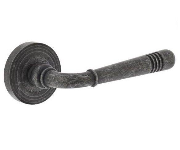 Intersteel enkele deurkruk rechts Helena op rozet oud grijs, Doe-het-zelf en Bouw, Hang- en Sluitwerk, Ophalen of Verzenden