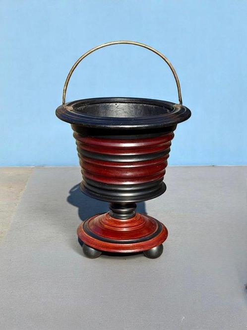 19th Century fireside peat bucket - Emmer - Walnoot - Groot:, Antiek en Kunst, Antiek | Overige Antiek