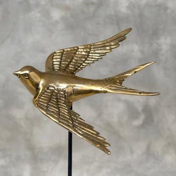 Sculpture, NO RESERVE PRICE - Swallow Fly Away on Stand - 19