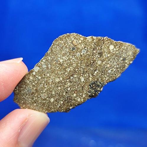 (4,8 cm!!!) - Slechts 3,9 kg in de wereld - RUMURUTI R3, Verzamelen, Mineralen en Fossielen