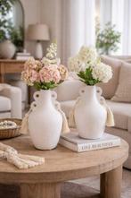 Vaas (2) - dolomietsteen - Ontwerp vazen met kwastje, Antiek en Kunst