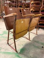 Fauteuil - Hout - Twee cinema stoelen en fauteuils.