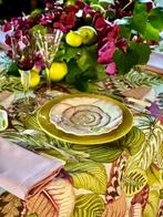 Tafelkleed met een bloemenprint in felle kleuren voor brede