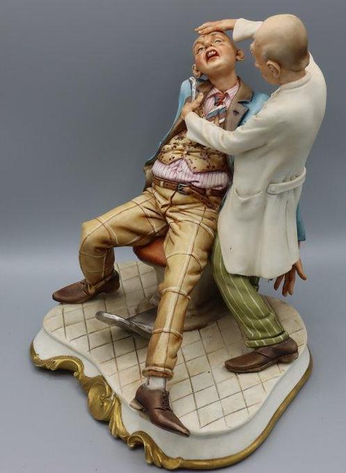 Capodimonte - Maestro Volta - Sculpture, Dentist with, Antiek en Kunst, Antiek | Glaswerk en Kristal