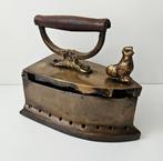 4 Zeldzame strijkijzers (2 met een haan) - Jouet - 1900-1910, Antiek en Kunst