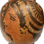 Oud-Grieks Terracotta Rode-figuur olpe met Modevrouw