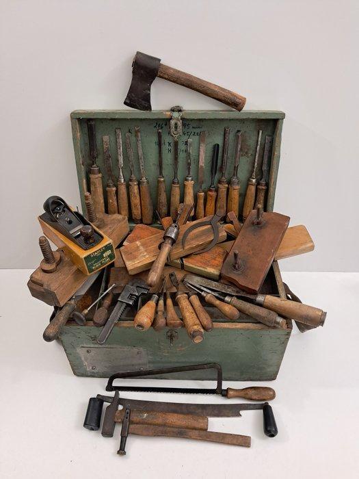 Werkgereedschap (41) - Kist met gereedschap -, Antiquités & Art, Antiquités | Assiettes décoratives & Carrelages