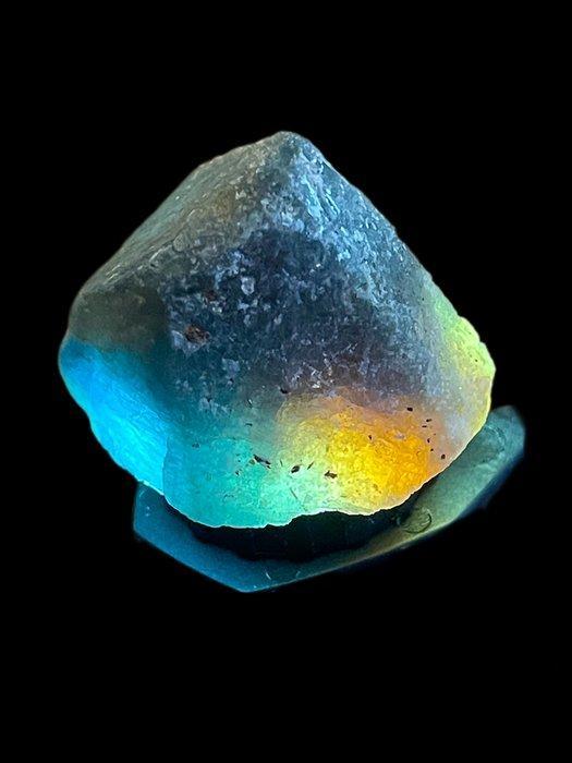 Saffier Adembenemend kristal. Echte multicolore saffier., Verzamelen, Mineralen en Fossielen