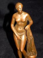 sculptuur, Fraai Sculptuur van Naakte vrouw (Venus) op