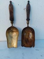 vieilles pelles à charbon en cuivre avec manche en bois (2), Antiquités & Art