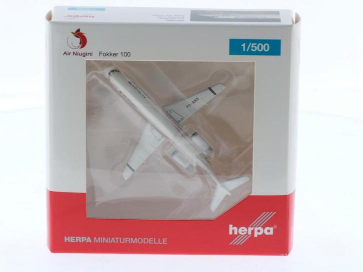 Schaal 1:500 Herpa 527460 Fokker 100 Air Niugini Reg. P2-..., Hobby en Vrije tijd, Modelbouw | Vliegtuigen en Helikopters, Zo goed als nieuw