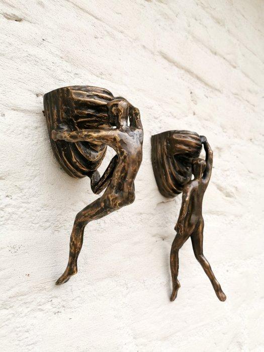 Figurine - Wall hangers (2) - Bronze, Antiek en Kunst, Curiosa en Brocante