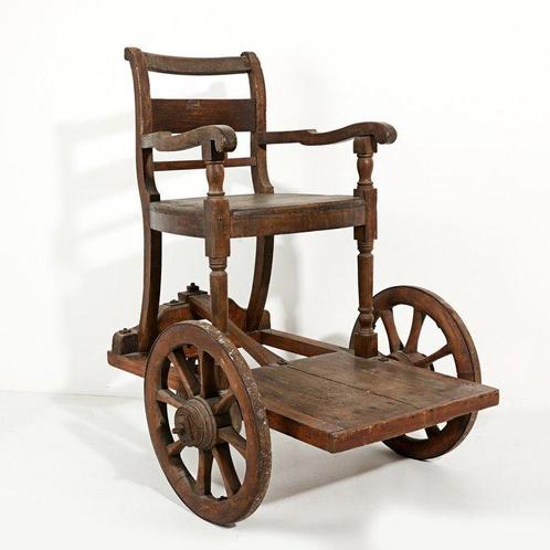 Incident, evenement vegetarisch grond ② oude rolstoel - Hout - 19e eeuw — Antiek | Overige Antiek — 2dehands