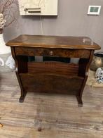 Porte-revues - Ancien coffre en bois avec tiroir et plateau