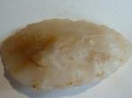 Paleolithisch Vuursteen schraper in melkachtig quartz - 10, Antiek en Kunst