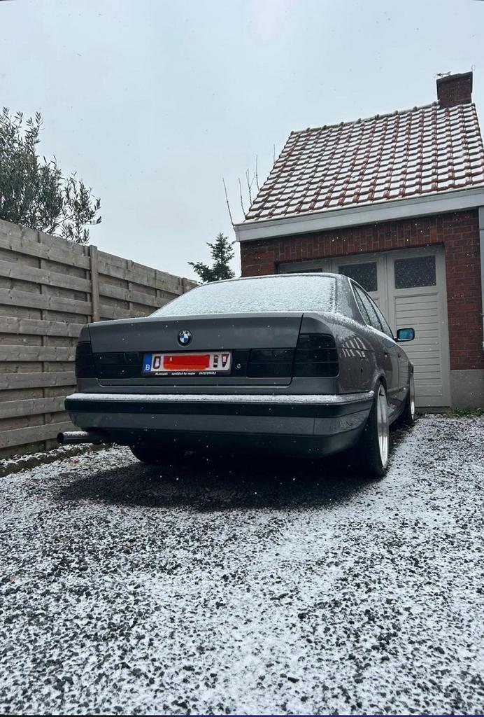 BMW 5-Serie E34 88-95 achter kenteken reflector paneel zwart, Auto-onderdelen, Carrosserie, Nieuw, BMW, Achter