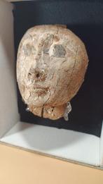Égypte ancienne masque funéraire en stuc aux traits féminins