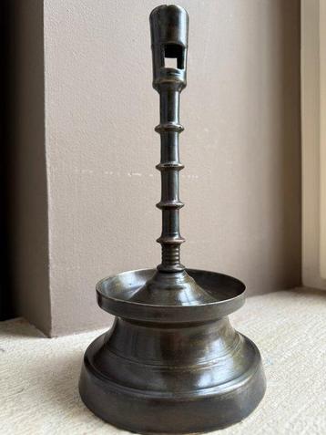 Gotische knoopkandelaar - Chandelier - Bronze patiné beschikbaar voor biedingen