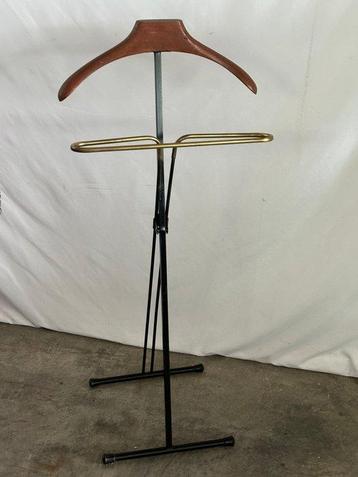 Valet - Métal - Garçon en robe