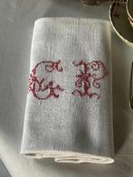 6 damast linnen servetten uit de late 19e eeuw met initialen