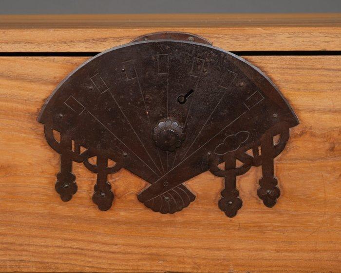 Armoires à vêtements (cabinet de tiroirs) - Bois, fer -, Antiquités & Art, Antiquités | Autres Antiquités