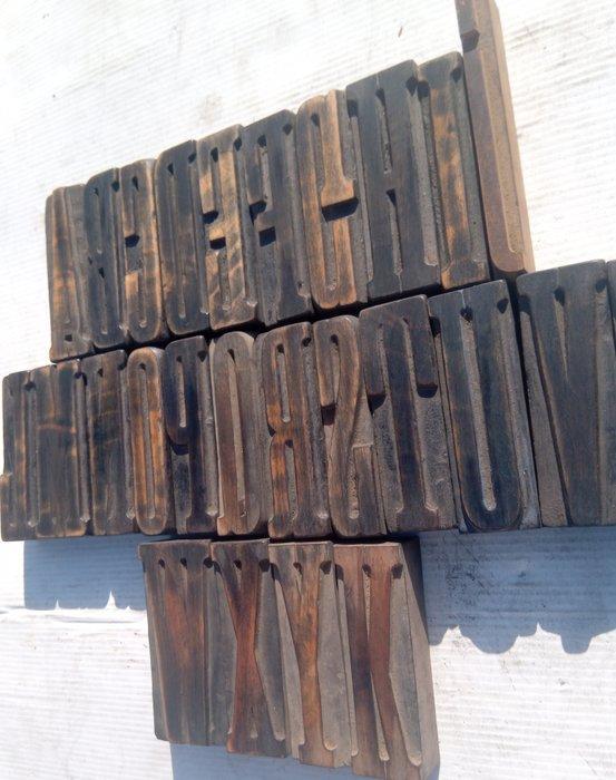 Drukblokken (26) - Italië - Volledig Engels alfabet, Antiek en Kunst, Antiek | Wandborden en Tegels