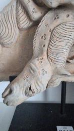 Oud-Chinees Terracotta Driehoekig grafreliëf dat een, Antiek en Kunst