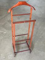 Fratelli Reguitti - Valet - Bois - Garçon en robe