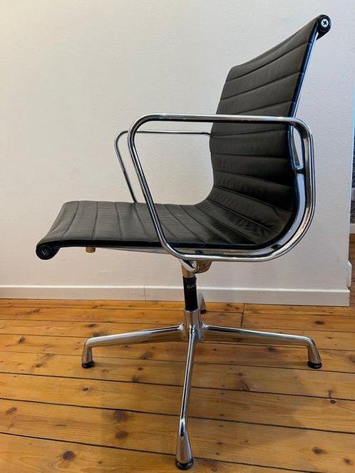 Herman Miller, Vitra - Charles & Ray Eames - Chaise de, Antiek en Kunst, Antiek | Meubels | Stoelen en Sofa's