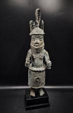 MAGNIFIQUE STATUETTE DE ROI OONI DIFE EN BRONZE - beni-edo