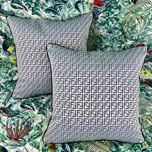 Fendi Casa Nouveau jeu de deux - Coussin, Antiek en Kunst, Antiek | Tapijten, Tafelkleden en Textiel