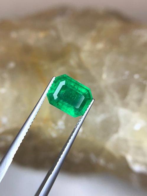 1 pcs  Vert Émeraude  - 2.65 ct - Lotus Gemology (Thaïlande), Handtassen en Accessoires, Edelstenen