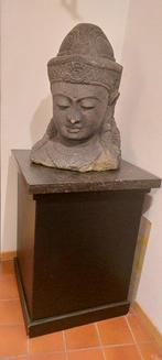 Granse tete de Bouddha en pierre naturelle. Style Khmer