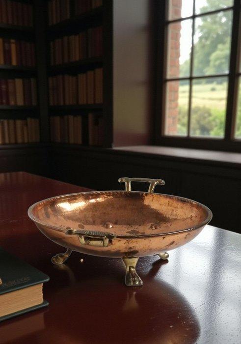 Schaal - Koper, Messing - Grote, gehammerde leeuwenpoten, Antiek en Kunst, Curiosa en Brocante