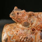 Sculptuur in luipaardjaspis met een afbeelding van een, Nieuw