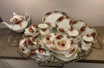 Royal Albert - Service à thé (24) - Porcelaine - Roses de beschikbaar voor biedingen