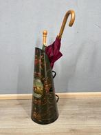 Authentieke kolenkit nu als paraplubak -