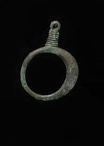 Europese bronstijd Brons Ringvormige hanger met geribbelde