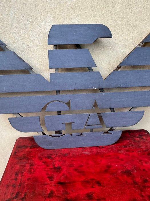 Originele Emporio Armani vlag – vintage winkelbord van ijzer, Antiek en Kunst, Antiek | Wandborden en Tegels