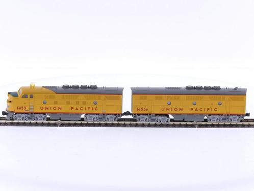 Schaal N Kato 106-0305 diesellocomotief set F3 A+B 1453+1..., Hobby en Vrije tijd, Modeltreinen | N-Spoor, Gelijkstroom, Locomotief
