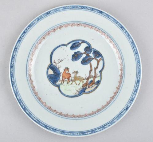 Bord - decorated in the famille verte palette with a deer -, Antiek en Kunst, Antiek | Overige Antiek
