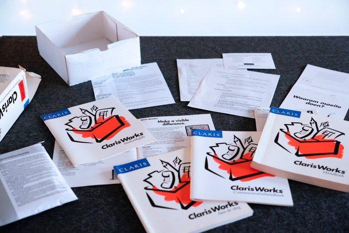 Apple Apple ClarisWorks – Original Floppy Disk Box – (Dutch, Consoles de jeu & Jeux vidéo, Consoles de jeu | Accessoires Autre