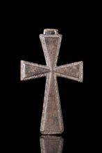 Post-middeleeuws Bronzen kruis hanger  (Zonder Minimumprijs), Antiek en Kunst