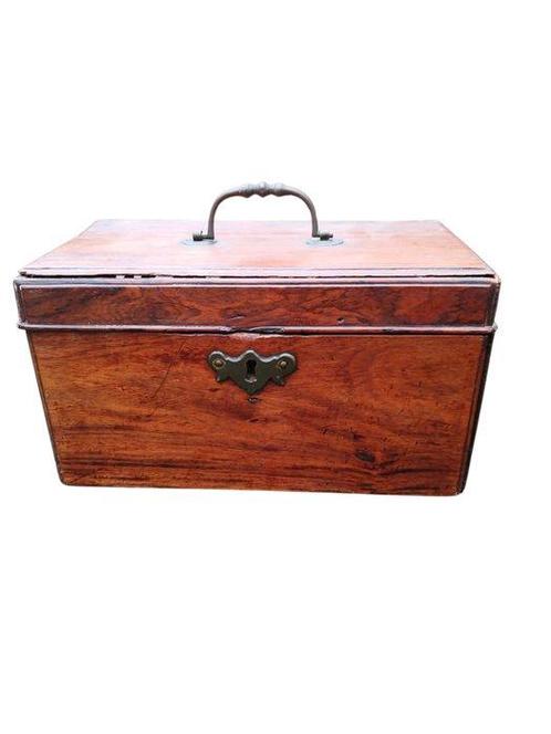 Early 19th Century Victorian quadrangular casket with a top, Antiek en Kunst, Curiosa en Brocante