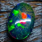 Zwarte opaal cabochon – Intensief kleurenspel in blauw,