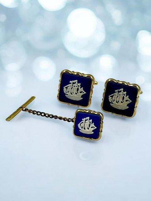 Other brand - Wedgwood - Galleon Ship - Cufflinks&Collar Pin, Antiek en Kunst, Antiek | Tapijten, Tafelkleden en Textiel